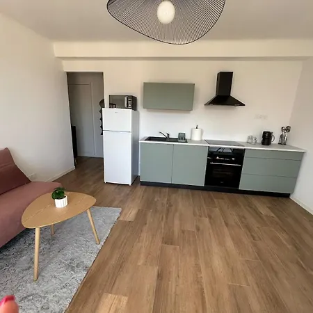 Le Romane-Appartement Calme Et Confort-15 Minutes A Pied De L Hyper Centre-Parking Gratuit